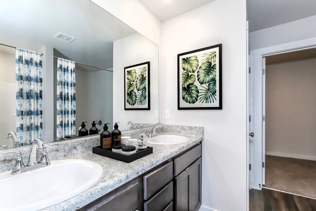 Photo - 516 The Heights Ln