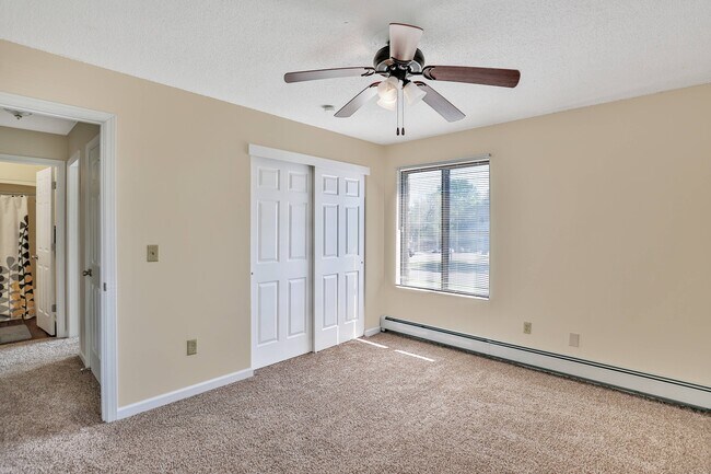 Eagle Pointe Bedroom Closet & Bathroom