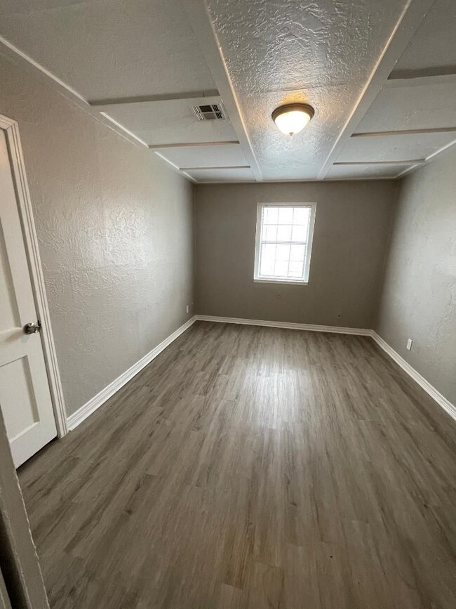 Photo - 2 BED 1 BATH DUPLEX FOR LEASE