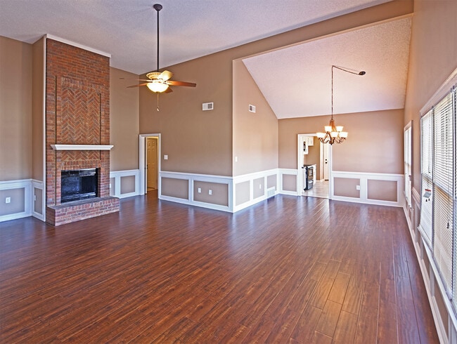 Photo - 3 Bedroom, 2 Bathroom Near S Walnut bend and Wolf River Blvd