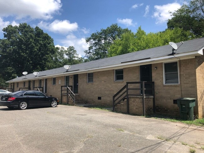 Building Photo - AVAILABLE TO SHOW!