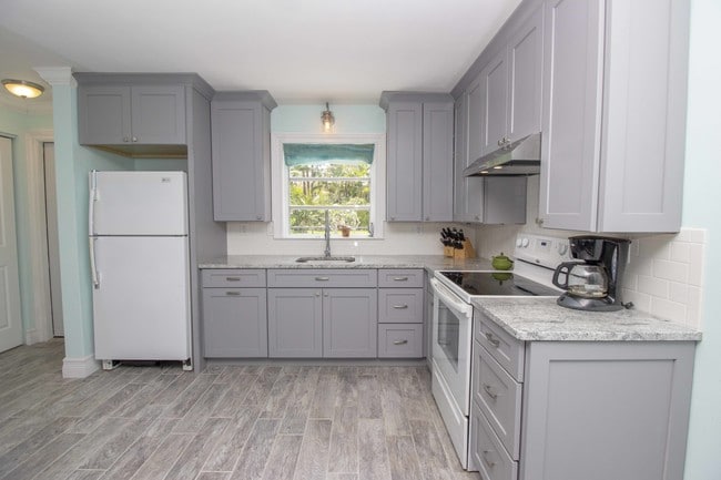 Photo - 1352 Cooper Dr