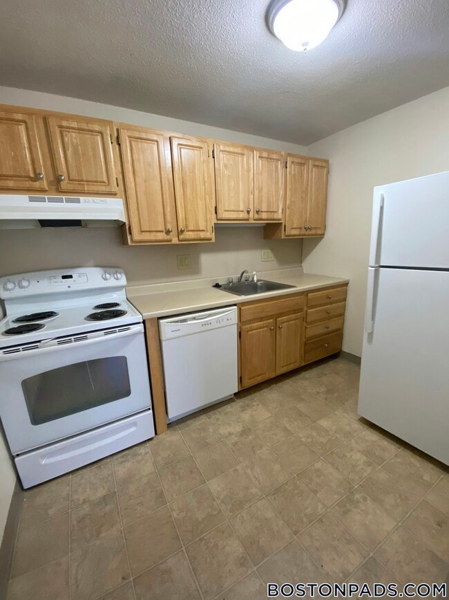 Building Photo - 122 Dustin St Unit 36