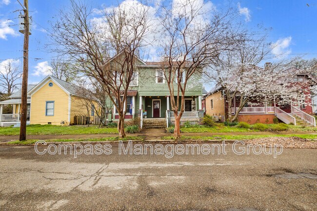 Photo - 625 Luttrell St