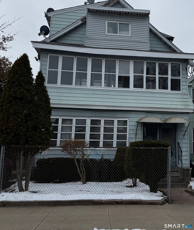 Building Photo - 440 Howard Ave Unit 1