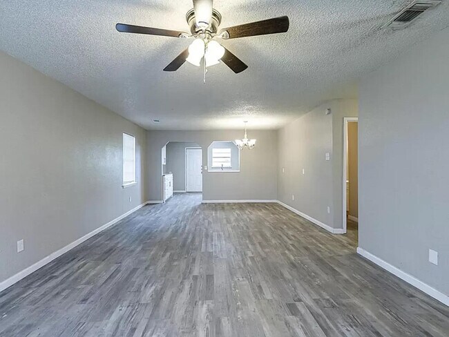 Photo - 4634 Fordham St