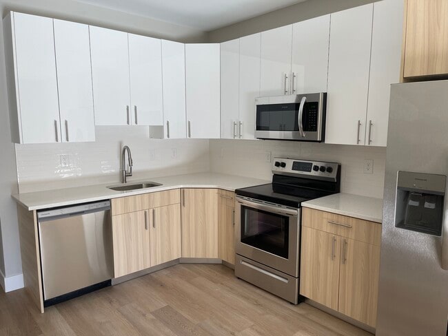 Kitchen - 1624 W Stiles St Apartments Unit A