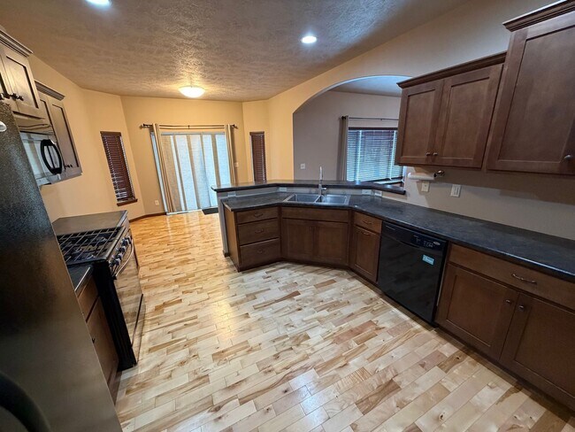 Photo - Large Ranch Style Twin Home For Rent