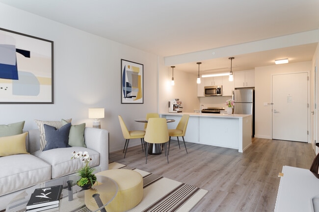 Photo - 470 Manhattan