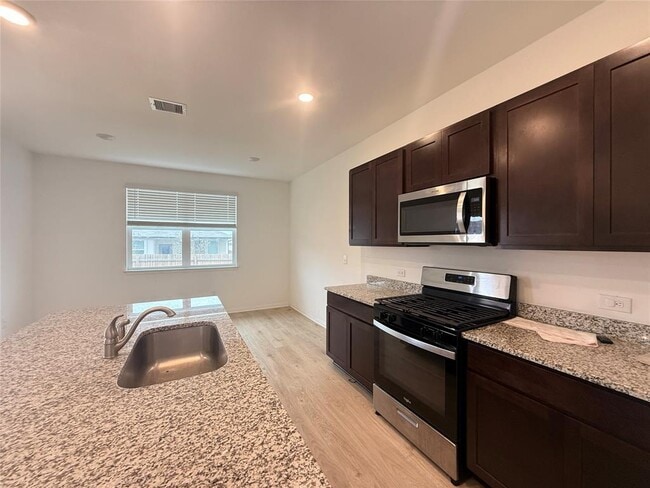 Photo - 120 Calla Ln