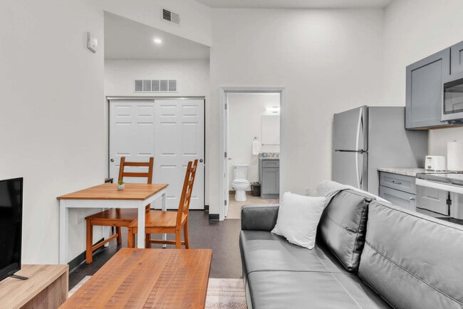 Building Photo - 800 Penn Ave Rental