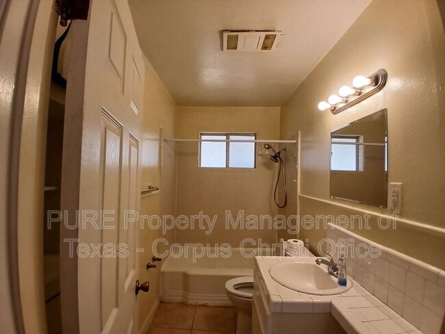 Photo - 4906 Kasper St