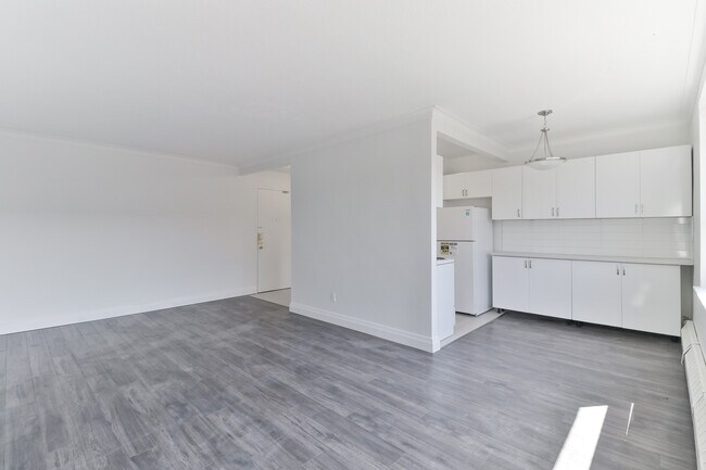 Living Room - 46 Saranac Blvd