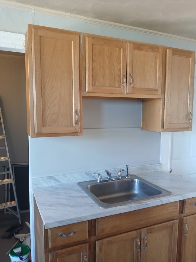 Building Photo - 91 Providence St Unit Spacious 3 bedroom