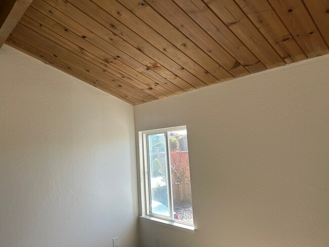 Photo - Lloyd Court Apartments