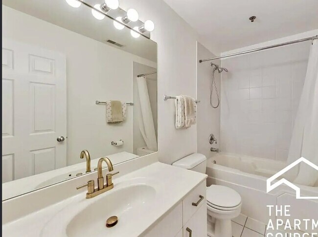 Photo - 215 N Aberdeen St Unit 210B