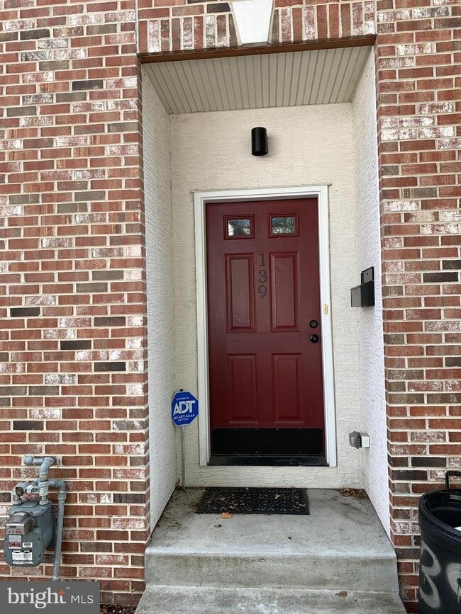 Front Door - 139 Kingsley St Casa Adosada