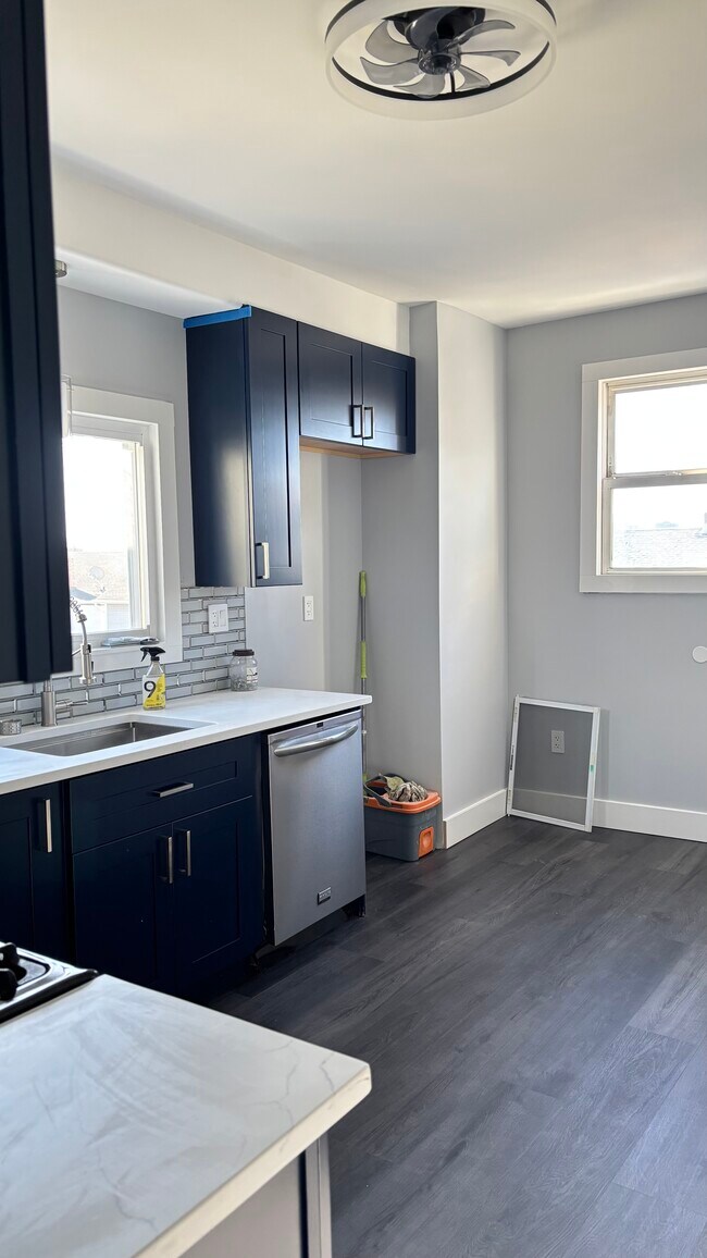 Kitchen - 347 Belgrove Dr Apartments Unit 2