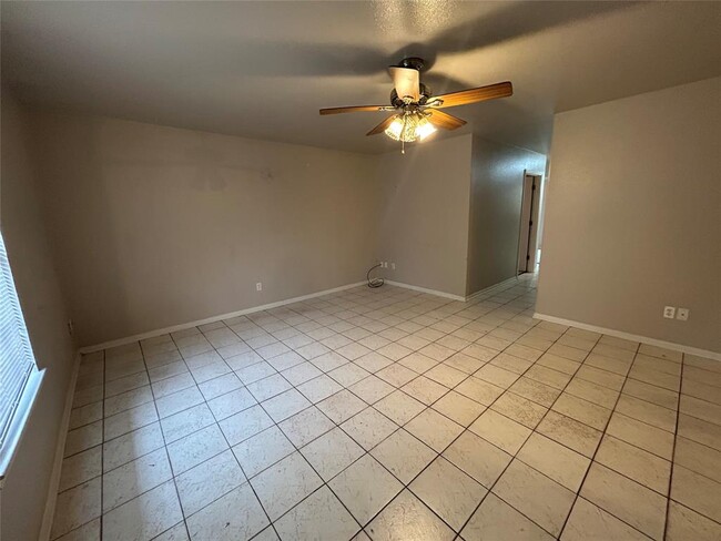 Photo - 603 E Sandy Ln