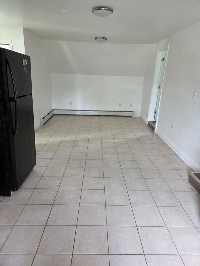Living room - 622 Main St Unit 2