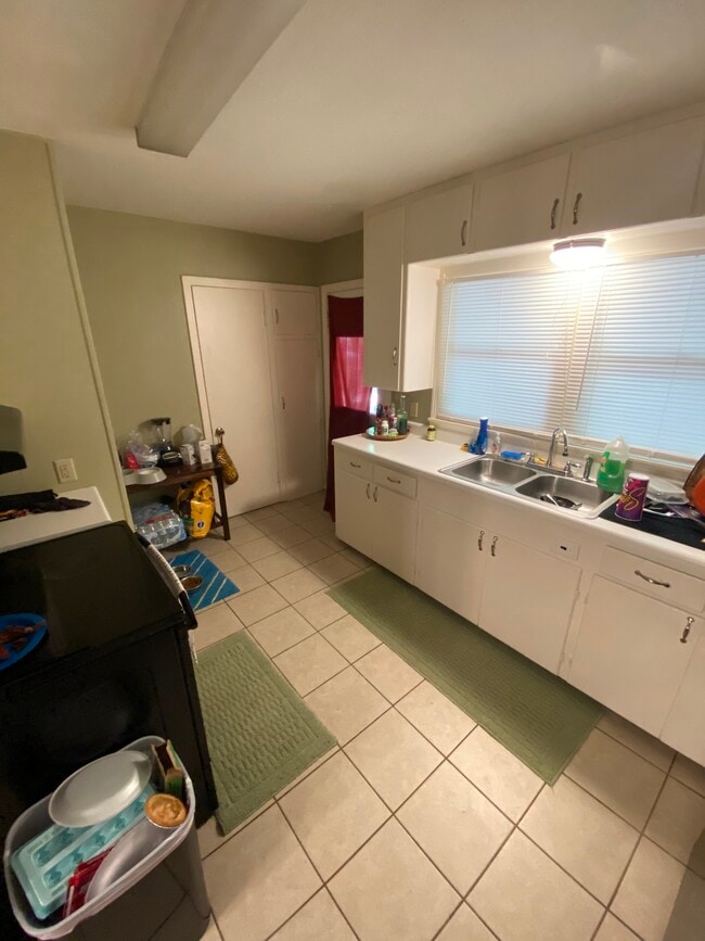 Photo - 318 Moore St