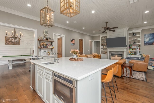 Photo - Oak Alley Neighborhood!