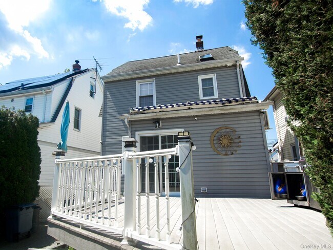 Photo - 89-03 249th St