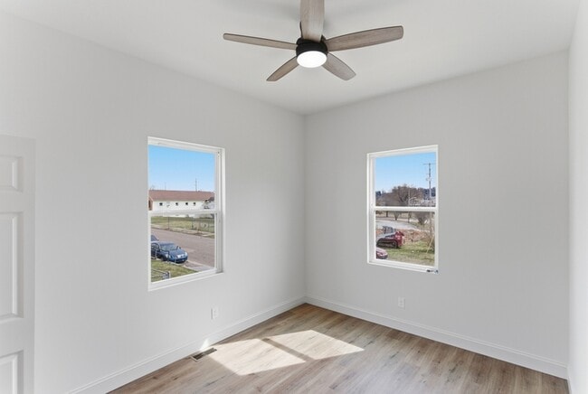 Photo - 2303 Parkview Ave