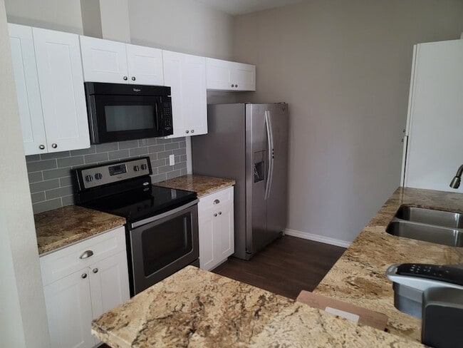 Building Photo - 517 1/2 Atchison Street Unit