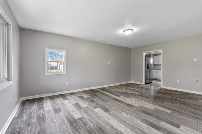 Photo - 1635 Elaine Rd