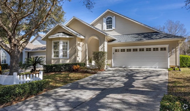 Building Photo - 3/2 Beautiful home on Meadowbrook Golf Course