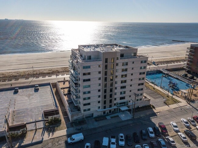 Building Photo - 170 W Broadway Unit 4H