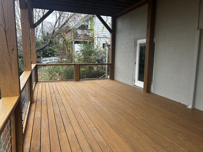 Deck - 56 Beverly Rd W