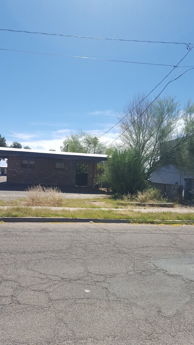 Photo - 10 E King Rd