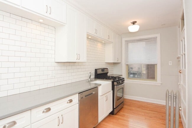 Photo - 516 W Surf St Unit J08W