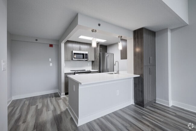 1.5BR, 1BA - 837SF - Kitchen
