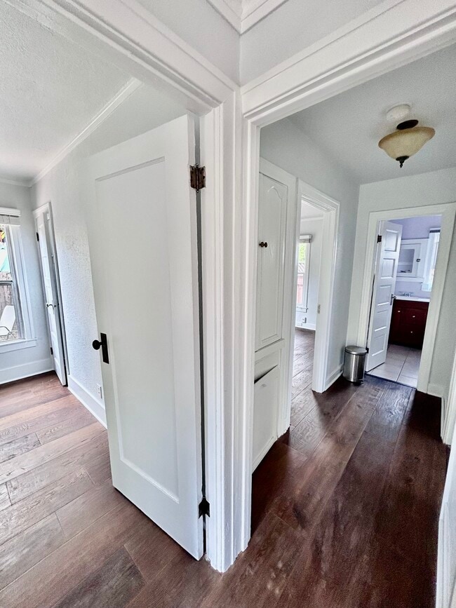 Hallway - 1613 6th Ave