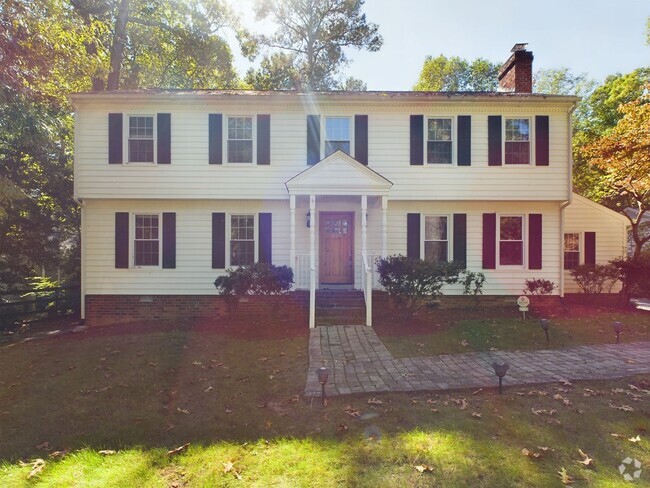 Building Photo - Beautiful 4 Bedroom 2.5 Bath Colonial Styl... Rental