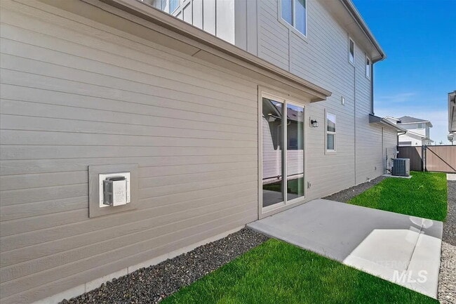 Photo - Functionality and convenience! Minutes fro...