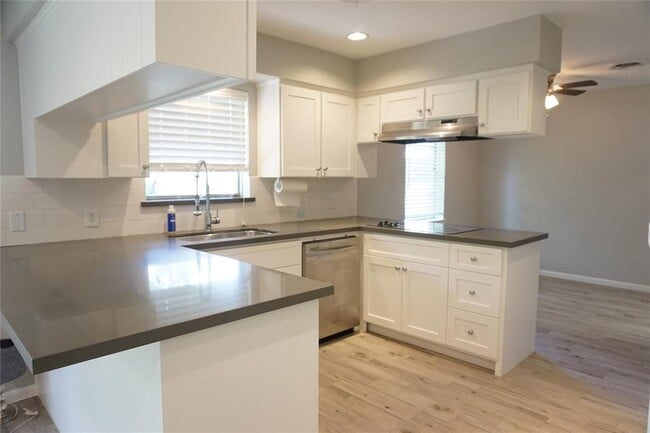 Photo - 5727 Braesvalley Dr