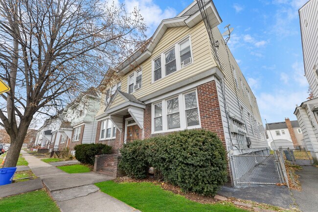 front view - 523 Beardsley Ave Unit 1L