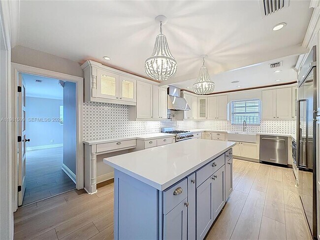 Photo - 2533 NE 21st Ter