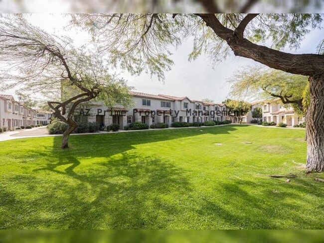 Photo - 1961 N Hartford St