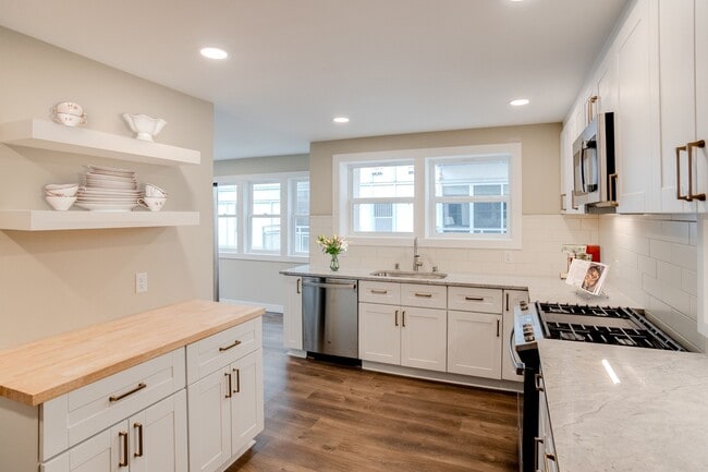 Photo - 2909 Knox Ave S Unit 2