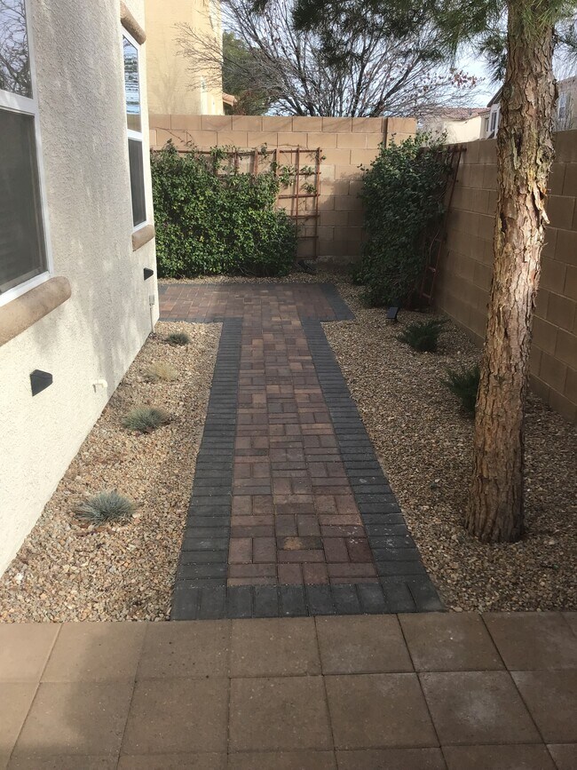 Side Yard - 11028 Florence Hills St