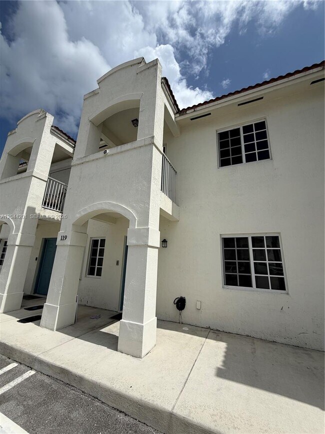 Photo - 119 SW 6th Ln