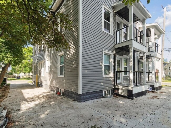 Photo - 800 Douglas St NW