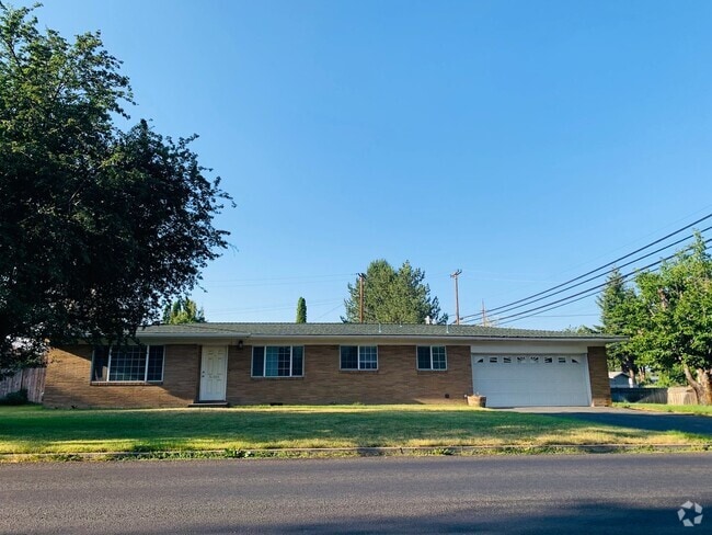 Building Photo - 3 Bedroom, 2 bath house
