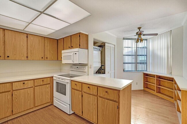 Building Photo - 9510 Seagrape Dr Rental