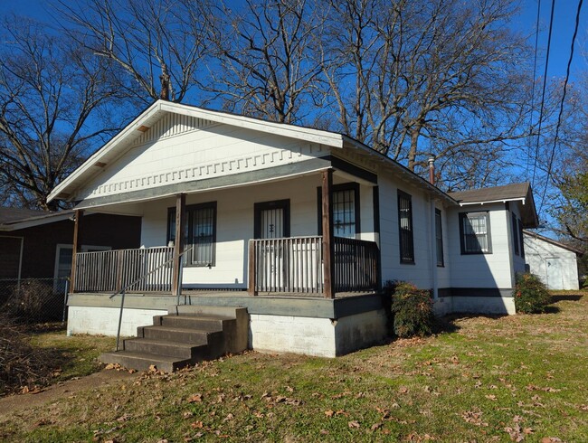 2 Bedroom House Available Near Highland Park - 2 Bedroom House Available Near Highland Park